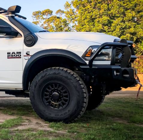 LUND Motion Products DS Bushwacker Flares SMOOTH for 2500/3500 trucks, black, contoured design, mounted on vehicle.